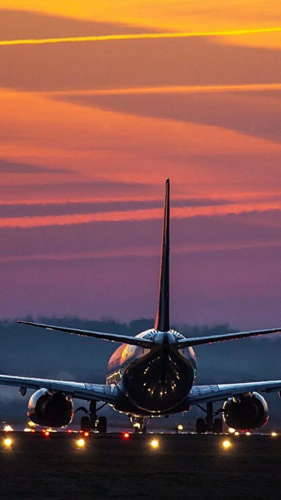 wallpaper para celular de avião com um céu colorido no fundo