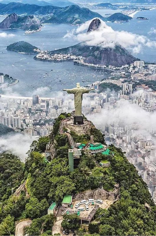 o cristo redentor nesse lindo wallpaper para celular do rio de janeiro