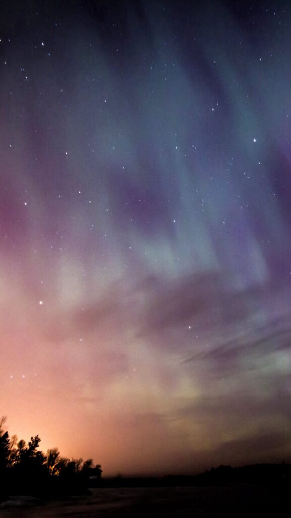 papel de parede para celular de céu com linda aurora boreal