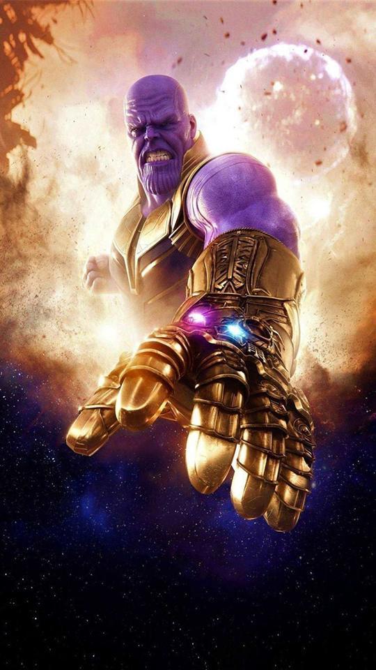 Caminho da Destruição: Thanos avança entre destroços cósmicos, personificando a destruição imparável wallpaper para celular