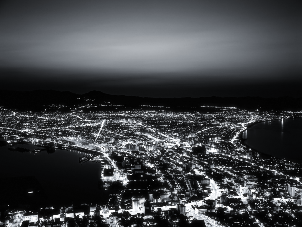 papel de parede preto e branco para pc de uma visão aérea de uma cidade