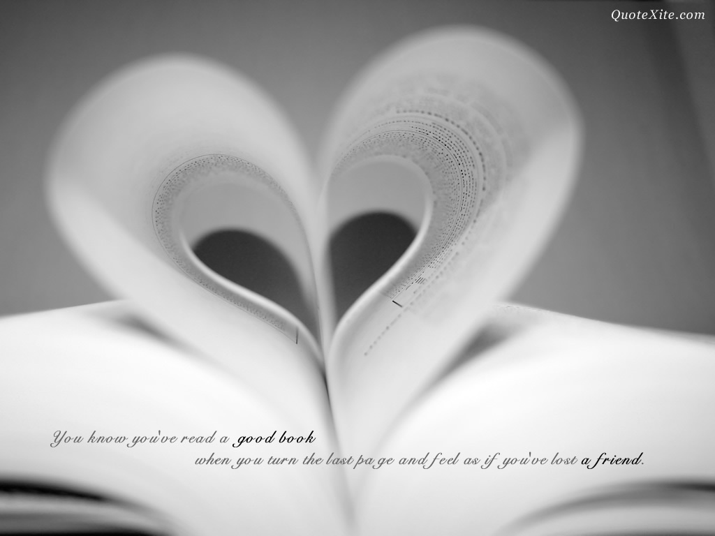 fundo de tela preto e branco de livro formando um coração com a página para pc