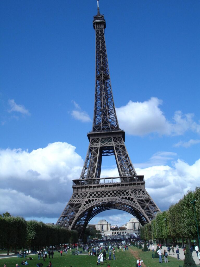 torre Eiffel em paris nesse wallpaper para celular