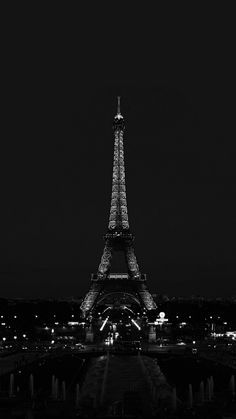 Cidade de Paris em preto e branco nesse wallpaper para celular