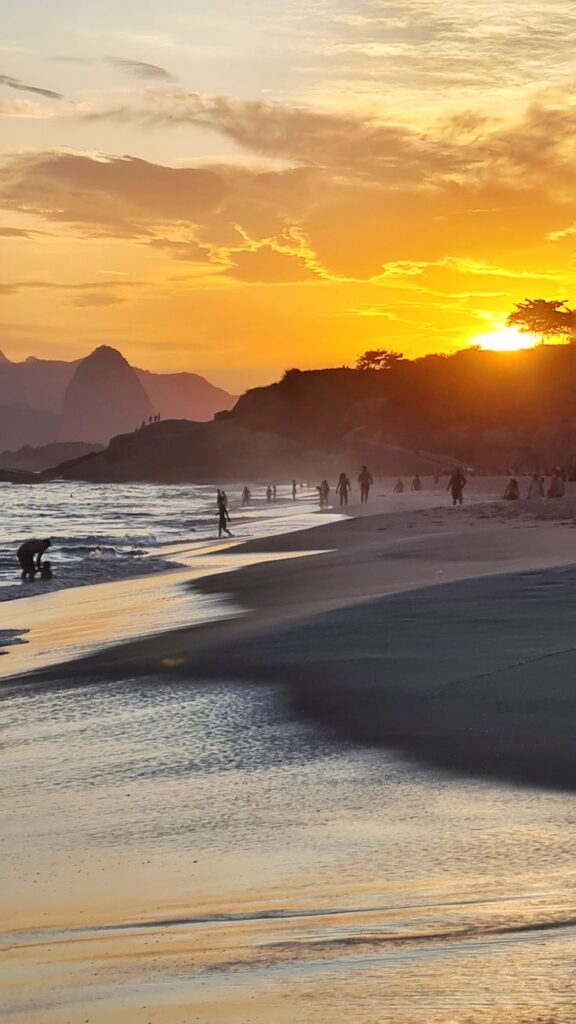 papel de parede para celular de por do sol em uma linda praia