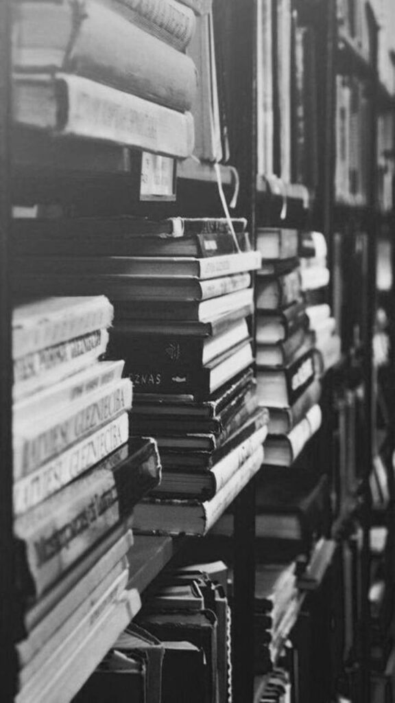 papel de parede para celular de vários livros em preto e branco
