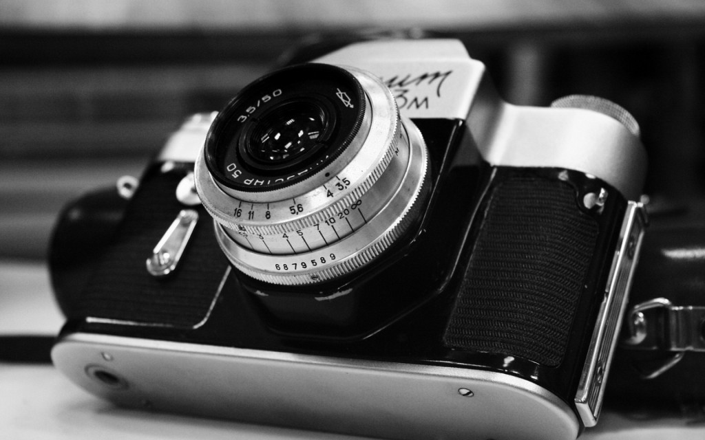 wallpaper preto e branco de câmera fotográfica para pc