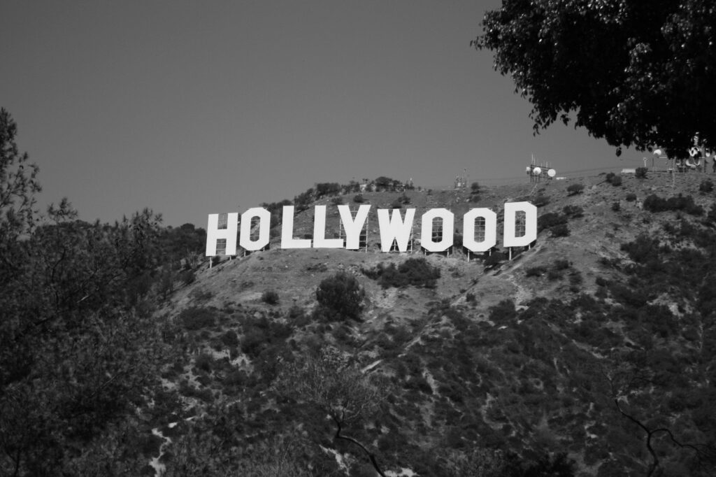 letreiro de hollywood em wallpaper para pc em preto e branco