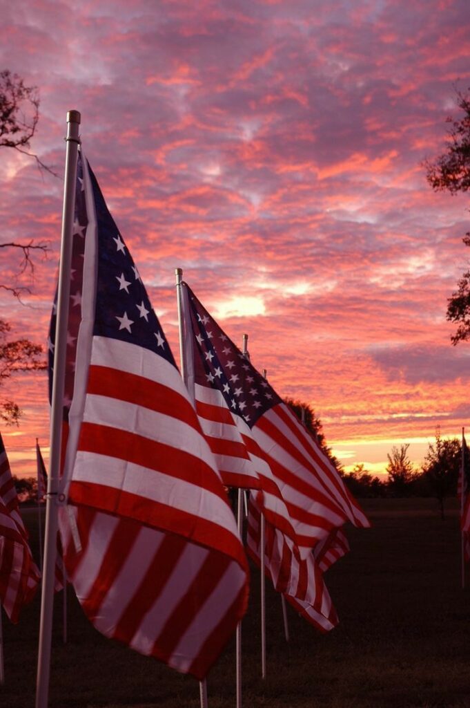 bandeiras dos estados unidos ao por do sol para wallpaper de celular